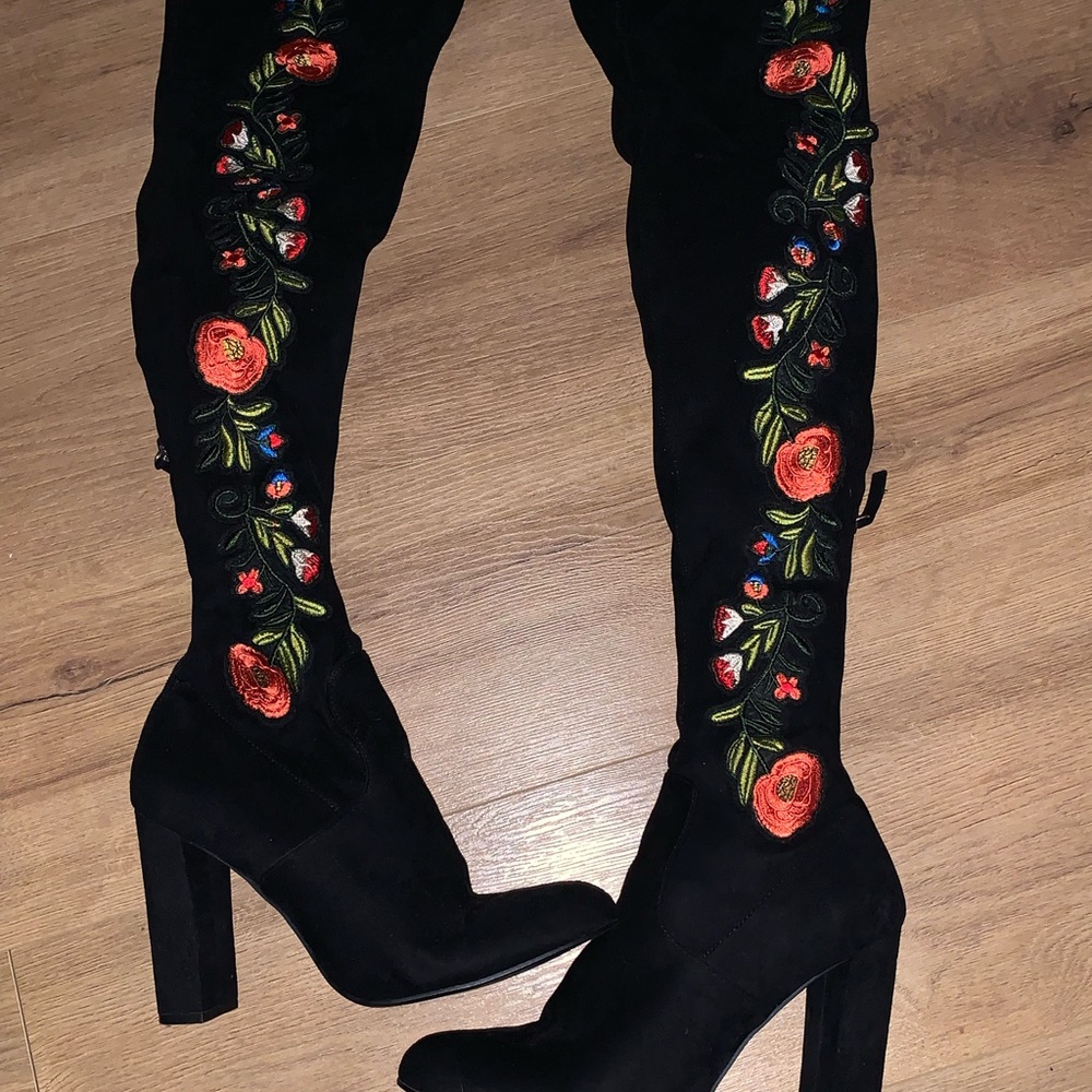 Steve Madden Black Floral embroidered Over the Knee “ENVOKE” Boots